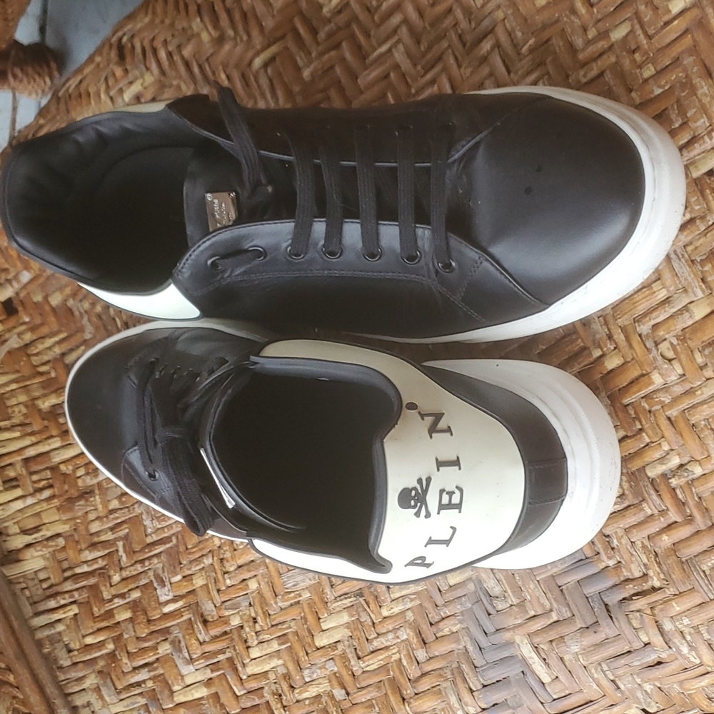 Sneaker - Picture 3 of 4